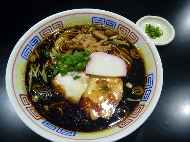 黒の中華そば(\800)