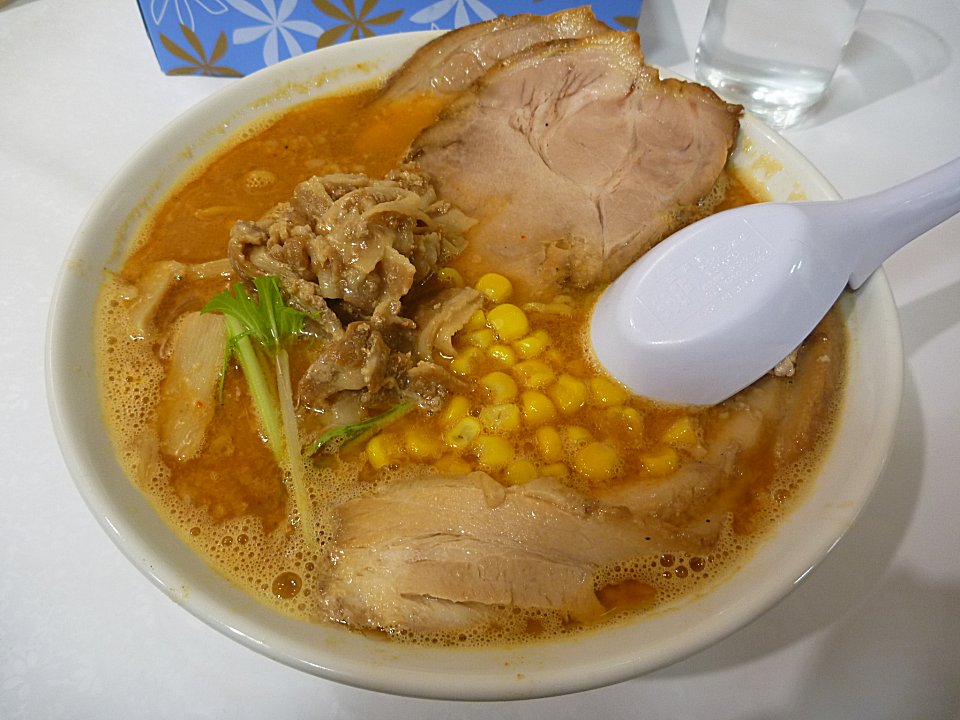 2種類のチャーシューと豚バラの甘辛煮入りの濃厚エビみそスペシャル(\1242)