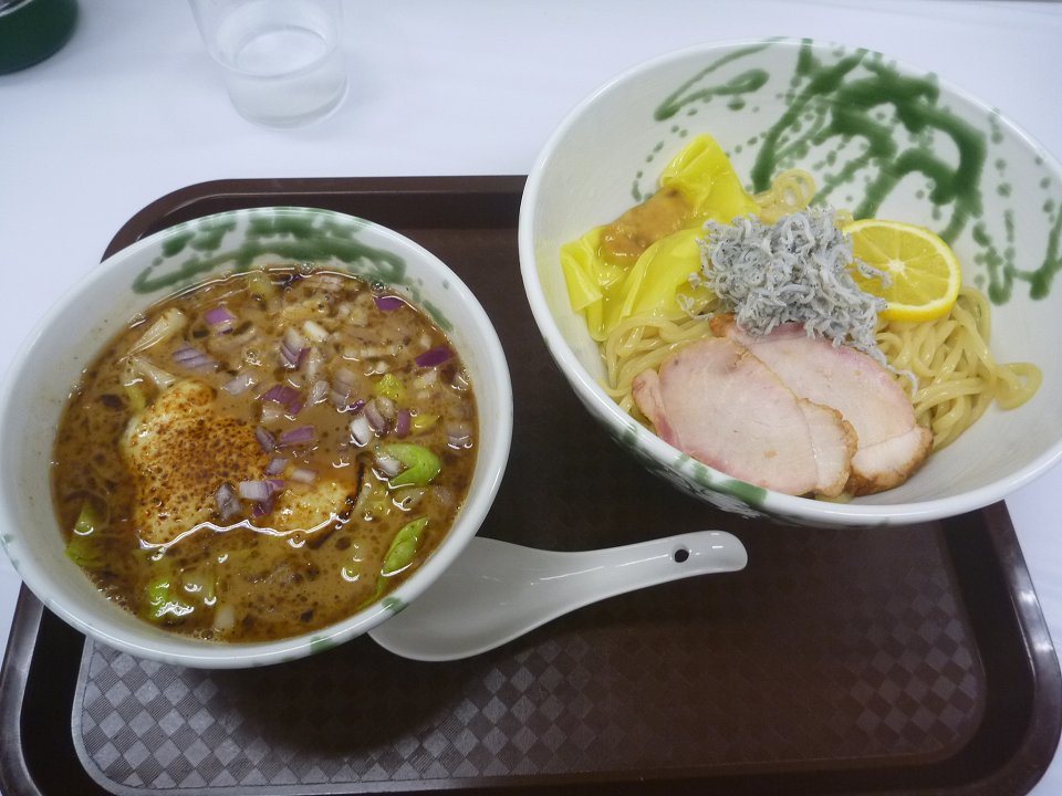 三崎君栄丸の釜揚げしらす乗せつけ麺(\970)