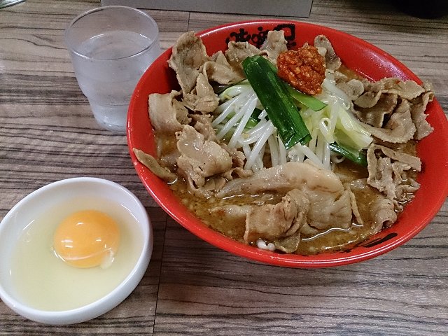 新宿スタミナ味噌サラリーメン(\880)