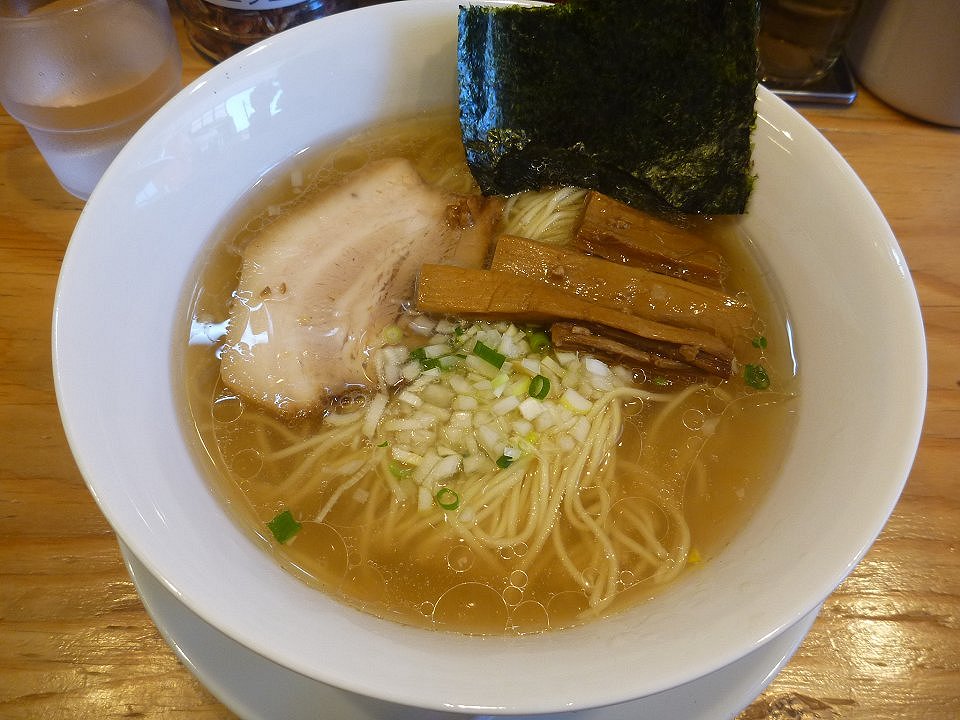 白醤油らーめん(小)(\690)