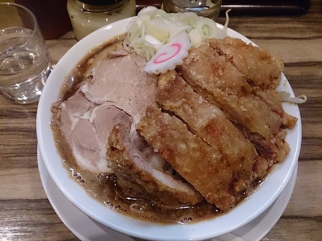 ロース濃厚ラーメン(\1080)