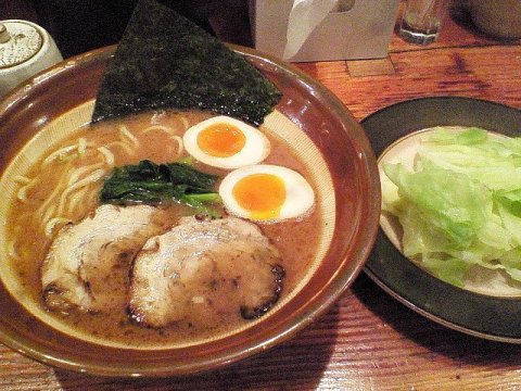 豚ラーメンちょっとづつ全部のせ(\900)